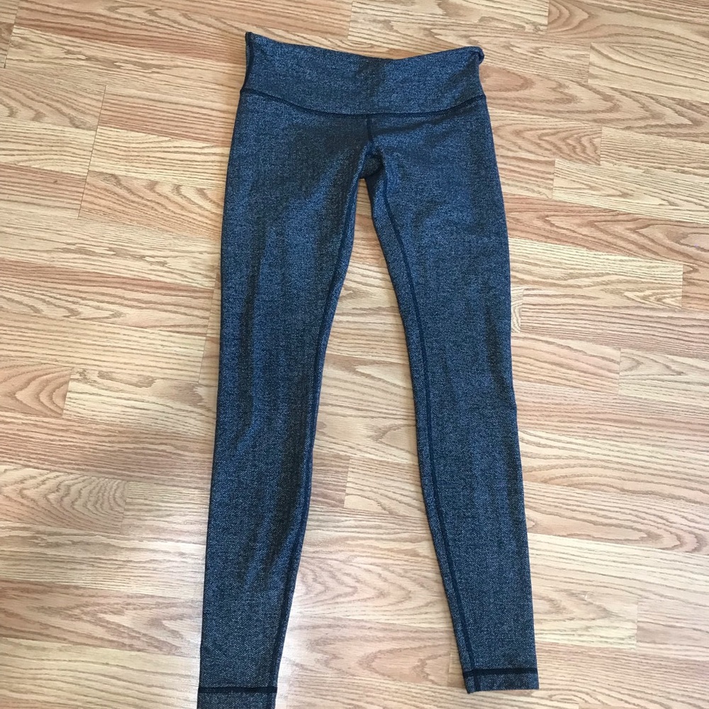 Chevron pattern lululemon leggings
lululemon athletics
